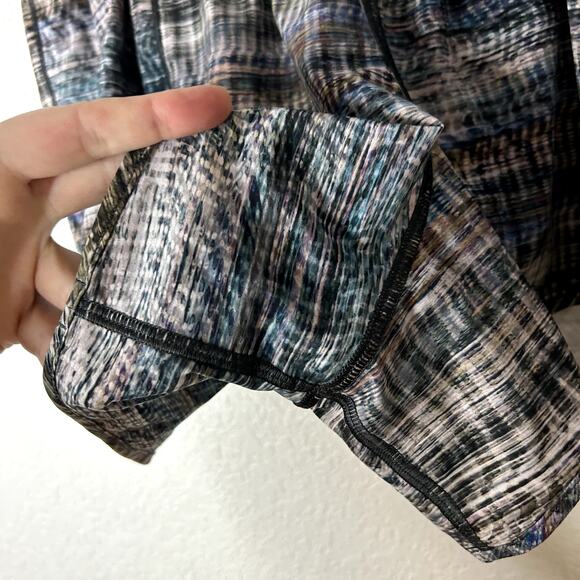 Lululemon Hotty Hot Short Long 4" Digital Oasis Grey Multi True Navy Size 10 - Picture 2 of 6